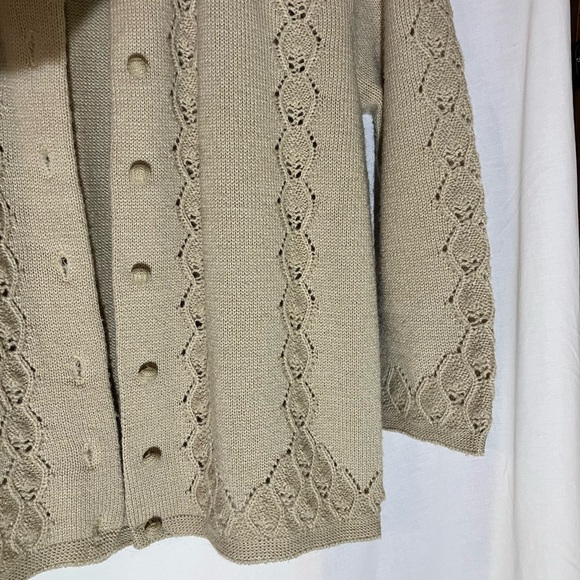 Elegant Beige Knit Sweater - Picture 2 of 3